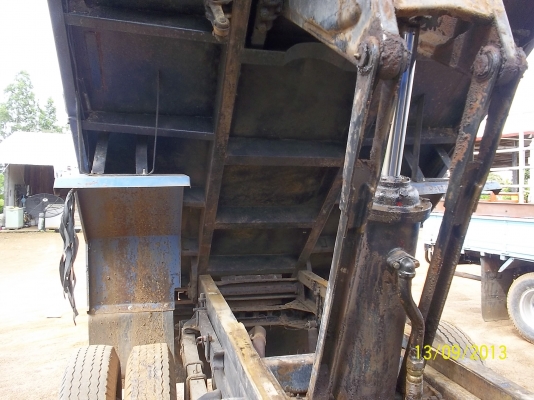 ขายกระบะดั้ม  ติดอยู่กับ  ISUZU  NPR  115  พร้อมชุดยกดั้ม