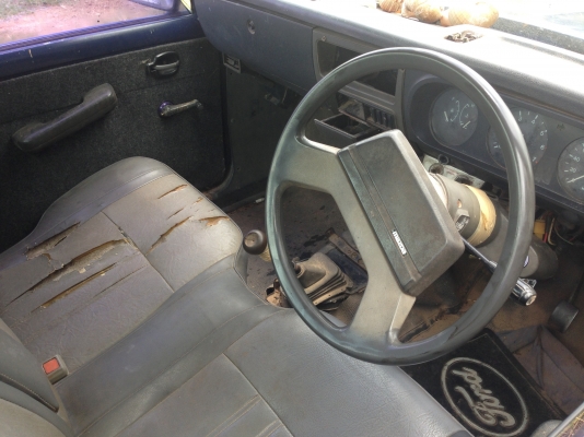 MAZDA FAMILIA 1400 CC. MT ปี 38 รถสวยสภาพดีเดิมๆพร้อมใช้งานได้เลยครับ เครื่องแห้งแรงดีไม่มีเยิ้มประหยัดน้ำมัน ภายในเก๋งสะอาดสวย กระบะไม่มีผุ ช่วงล่างคัชซีสวยไม่ผุไม่ดาม ยางสภาพดี 4 เส้นประมาณ 70\% พร้อมใช้งาน เอกสารทะเบียนภาษีครบพร้อมโอน ราคาต่อรองได้ครับ