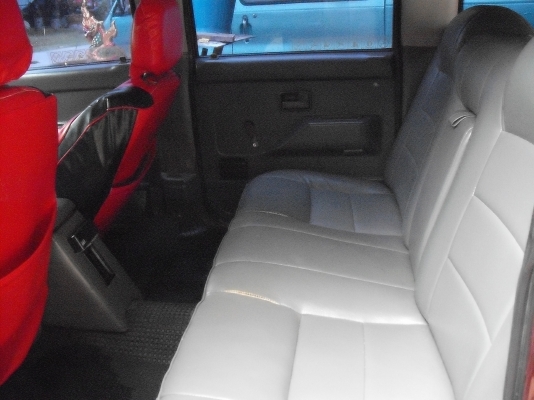 ต้องการขายรถแวนไทยรุ่ง 2800เทอร์โบ