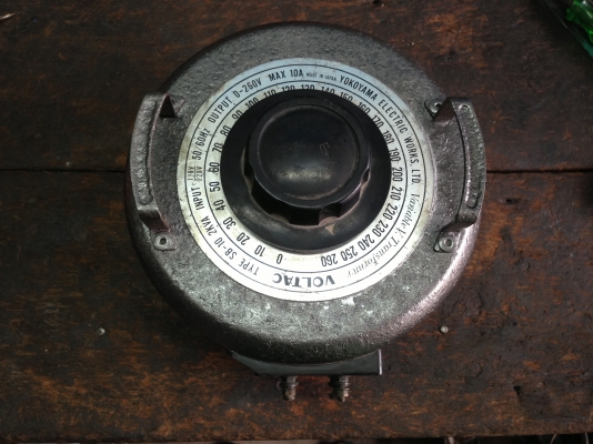 ขาย Yokoyama Variable Tranformer หม้อแปลงไฟฟ้า ปรับโวล์ ได้ตั้งแต่ 0-260 V สภาพดี พร้อมใช้งาน มีอยู่ 3 ตัว สนใจโทร. 082-561-8028 / 085-177-2887 LineID: mananon1919