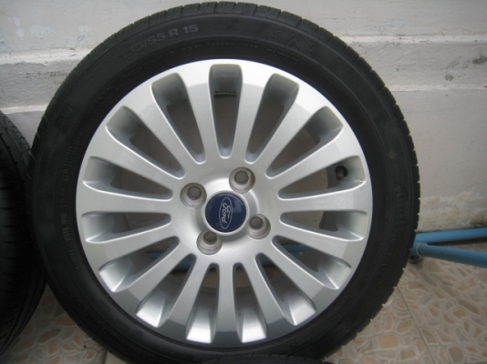 ขายล้อแม็ก Ford fiesta ป้ายแดง 15"x6" et45 4รู100 +ยางปี 13 มีตุ่มที่หน้ายางทุกเส้นครับ  สนใจติดต่อเล็กคลองสามครับ (081-3747940)