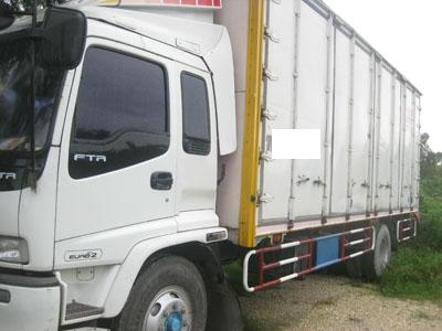 ขาย Deca Uro 2 ปี 48 หกล้อตู้สิบบานยาว 7.2 m สวยมาก โทร 088-4501277