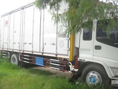 ขาย Deca Uro 2 ปี 48 หกล้อตู้สิบบานยาว 7.2 m สวยมาก โทร 088-4501277