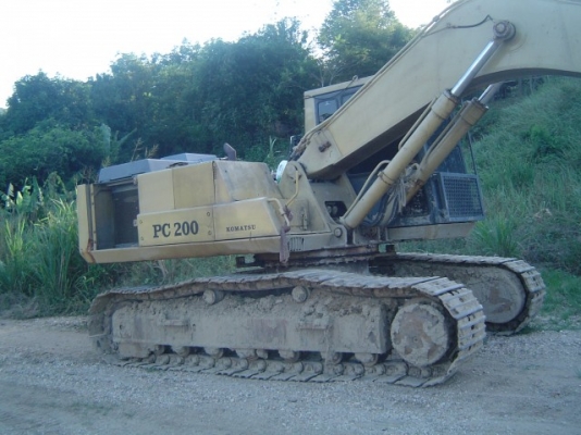 ฝากขาย Komatsu 200-3 สภาพสวยพร้อมใช้งาน มีแอร์ คอลโทรลยาว สนใจติดต่อ 087-2976734 นุ