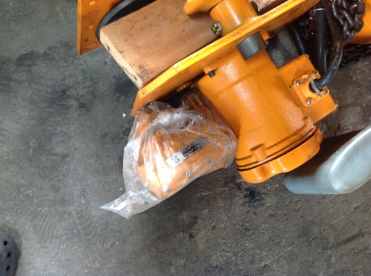 ขายรอกไฟฟ้าของใหม่ ยี่ห้อ kito ขนาด 2 ตัน พร้อมตัววิ่งซ้าย-ขวานำเข้าจากญี่ปุ่น