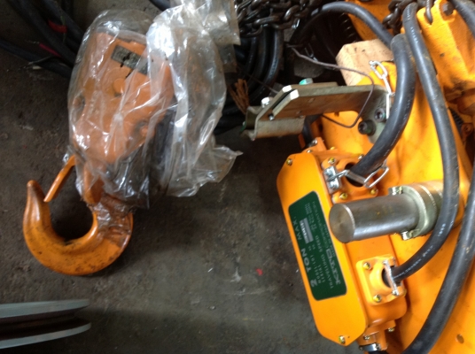 ขายรอกไฟฟ้าของใหม่ ยี่ห้อ kito ขนาด 2 ตัน พร้อมตัววิ่งซ้าย-ขวานำเข้าจากญี่ปุ่น