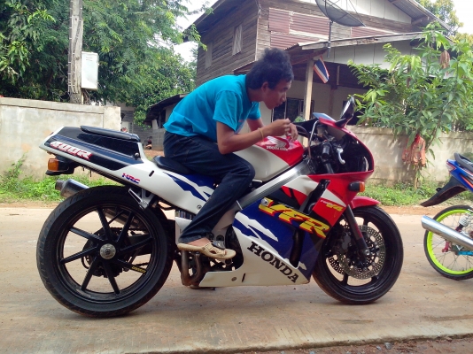 ธานา//กาฬสินธุ์  หาเนื้อคู่ต้องการแลกครับ