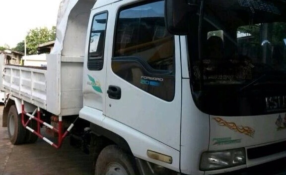 ขาย 6ล้อดั้มดิน Isuzu deca 210 6hh1 ทริฟฟี่ พ.พาวเวอร์ ยาง8.35 กระบะดั้ม3.6ม. ดั้ม4ตันยิงหน้า เล่มทะเบียน ราคาต่อรองได้เด้อ พี่น้องครับ