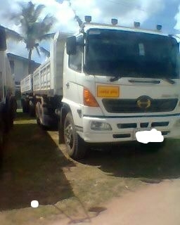 ขายรถ 18 ล้อพ่วงแม่-ลูกดัมพ์ HINO MEGA 260 แรงม้า ปี 2548 ลูกพ่วงดัมพ์ 2 คานกระบะเหล็กสามมิตรลอนเฉียงคอกเตี้ยดัมพ์หินดินทราย ราคา 2250000
