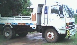 ISUZU ROCKY FSR 165 HP 6BD1 หกล้อดั๊มพ์ กระบะดั๊มพ์เหล็ก 6 ตันความยาว 3.80 เมตรสภาพสวยจัด เครื่องแน่นแรงดีเดิมๆภายในเก๋งคอนโซลสวยครบ พวงมาลัยเพาเวอร์ ช่วงล่างใหญ่ยาง 9.00 ขอบ 20 สภาพดี 70\% พร้อมบรรทุกพร้อมใช้งาน เอกสารทะเบียนครบพร้อม ราคาต่อรองได้ครับ