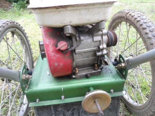 ขายรถตัดหญ้า เครื่อง 5.5 แรง หน่้าตัด ประมาณ 20 นิ้ว