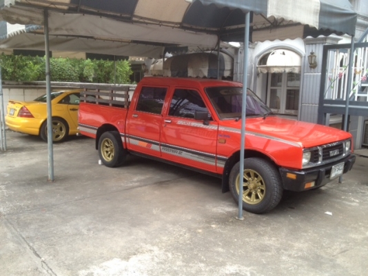 ขายisuzu faster z รุ่นkb2500 ปี1988 auto 4dr พร้อมคอกไม้สวยๆ