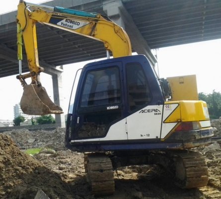 KOBELCO MARK III SK-60 รถสวยสภาพรถเก่านอก ไฟฟ้าหน้าจอครบพร้อม เครื่องเดิมปั๊มเดิมไม่มีเยิ้ม ทำงานเร็วไม่มีโหลดเลยครับ ภายในเก๋งสวยสะอาด แอร์เย็น ภายนอกบอดี้สวยสุดๆ บูมอาร์มไม่มีปะ ช่วงล่างเต็มดีประมาณ 80\% พร้อมใช้งานได้เลย เอกสารใบอินวอยซ์ครบพร้อม ราคาต่อ