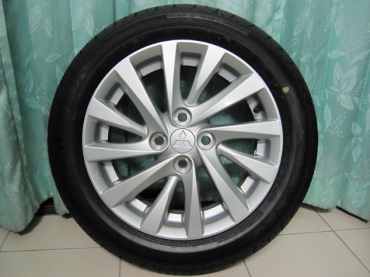ขายล้อแม็ก Mitsubishi Attrage พร้อมยางป้ายแดงปี 13 ขอบ 15 สภาพใหม่มากๆ