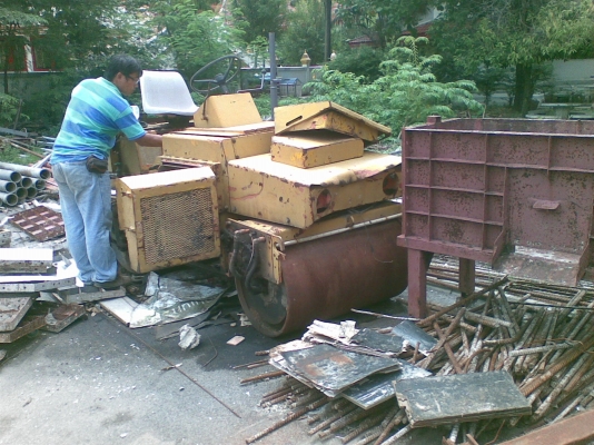 รถดบดซาไก 2 ตัน ทำเครื่ิองแล้วปั้มไม่สั่นสะทือน เครื่อง 3 สูบ อิซูสุ ขาย  65000 สนใจติดต่อ  086-1336693