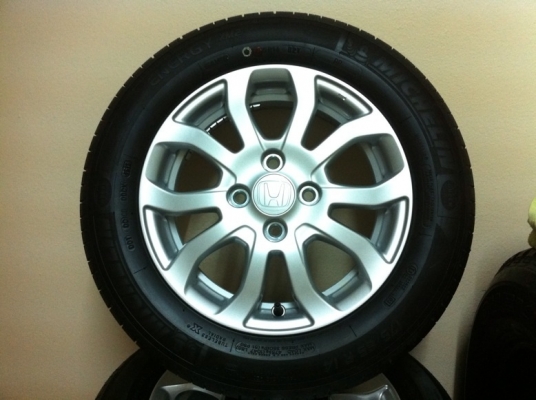 ขายล้อแม็ก Honda Amaze 14" พร้อมยางป้ายแดง ปี13