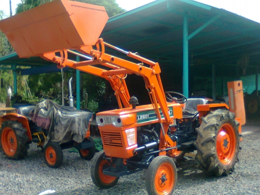 คูโบต้า L260 พร้อมชุดตักและถ่วงท้าย คอนโทล 4 ทิศทางในตัวเดียว คูโบต้า L260 พร้อมชุดตักและถ่วงท้าย คอนโทล 4 ทิศทางในตัวเดียว