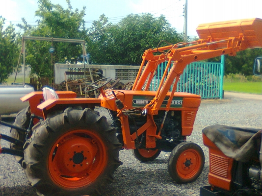 คูโบต้า L260 พร้อมชุดตักและถ่วงท้าย คอนโทล 4 ทิศทางในตัวเดียว คูโบต้า L260 พร้อมชุดตักและถ่วงท้าย คอนโทล 4 ทิศทางในตัวเดียว