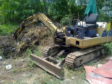 ขายด่วน ขายถูก รถแบ็คโฮ komussu pc 30-6 มีไลน์หัวเจาะ ขายเพียง 195000 สนใจติดต่อ 086-1336693