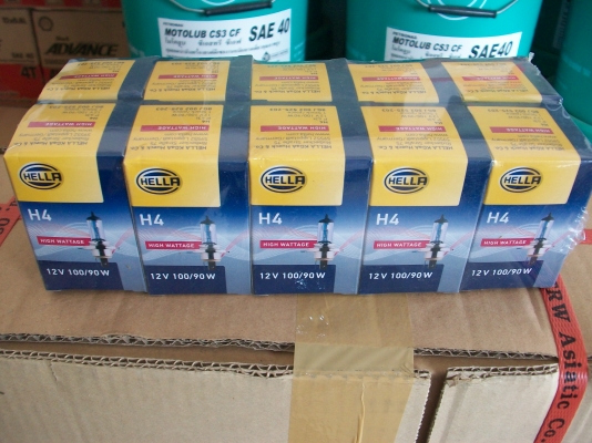 ขายหลอดไฟหน้ารถยนต์ยี่ห้อhellraราคาส่งครับ