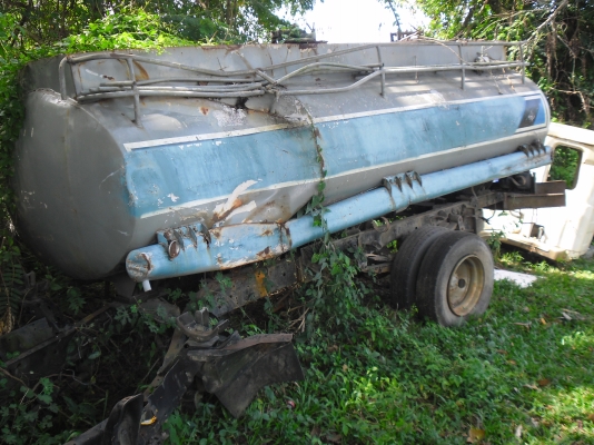 หกล้ออีสุสุบรรทุกน้ำมัน 115  เสียดายจัง ชนต้นไม้ พร้อมขาย