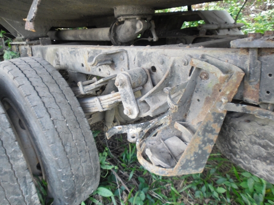 หกล้ออีสุสุบรรทุกน้ำมัน 115  เสียดายจัง ชนต้นไม้ พร้อมขาย