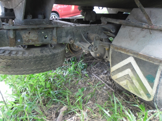 หกล้ออีสุสุบรรทุกน้ำมัน 115  เสียดายจัง ชนต้นไม้ พร้อมขาย