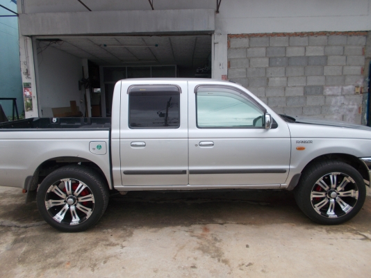 ขาย ฟอร์ด 4 ประตู ปี 2003 ABS,Air BAง 1J, LPG ราคาพิเศษ 195,000G ,แม็ก 20 "เครื่อ