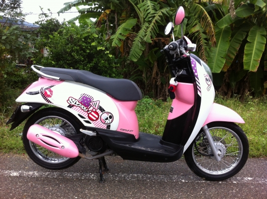 ธารนนทบุรี//ขาย honda scoopy i สวยๆเดิมค่ะ ราคา28,000บาท ทะเบียนพร้อมโอน
