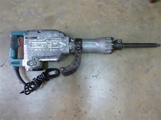 ขายสกัดไฟฟ้า Makita HM1305  มือสองใช้งานได้เลย