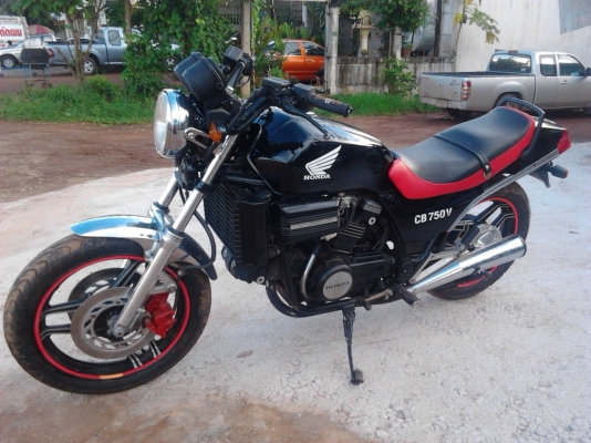 ขาย  honda ซาเบ้ 750  cc    ราคาถูกมาก  มี(สำเนา)ทะเบียน  ราคา 29000  บาท