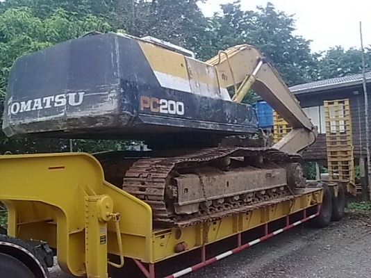 ขายKOMATSU PC 200-5 สภาพสวยพร้อมใช้ เล่มทะเบียนพร้อม ติดต่อได้ทีคุณ อ๊อฟ พิจิตร 086-737-9991