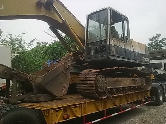 ขายKOMATSU PC 200-5 สภาพสวยพร้อมใช้ เล่มทะเบียนพร้อม ติดต่อได้ทีคุณ อ๊อฟ พิจิตร 086-737-9991