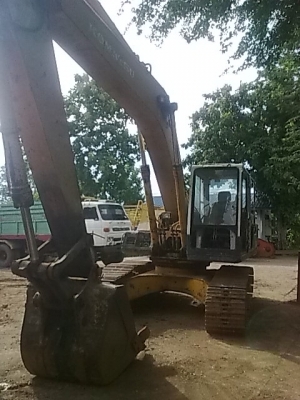 ขายKOMATSU PC 200-5 สภาพสวยพร้อมใช้ เล่มทะเบียนพร้อม ติดต่อได้ทีคุณ อ๊อฟ พิจิตร 086-737-9991