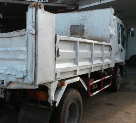 ISUZU DECA 210 HP 6HH1 หกล้อดั๊มพ์ กระบะดั๊มพ์เหล็ก 6 ตันความยาว 3.60 เมตรสภาพสวย เครื่องแน่นแรงดีไม่่มีเยิ้มเลย ภายในเก๋งคอนโซลสวยครบเพียบพร้อม แอร์เย็น พวงมาลัยเพาเวอร์ ระบบเบรคทริ๊ปฟี้ครบครัน ช่วงล่างแน่นคัชซีสวยจัดเดิมๆไม่มีดาม ยาง 8.25 ขอบ 16 สภาพดี