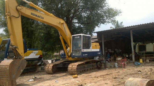 ขายPC200-5 ซีเรียล5X,XXX เอกสารเล่มทะเบียน ราคา1,180,000 บาท เจ้าของขายเอง