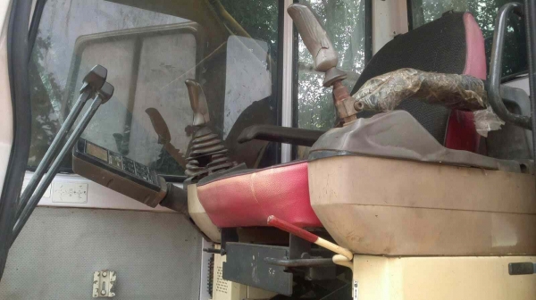 ขายPC200-5 ซีเรียล5X,XXX เอกสารเล่มทะเบียน ราคา1,180,000 บาท เจ้าของขายเอง