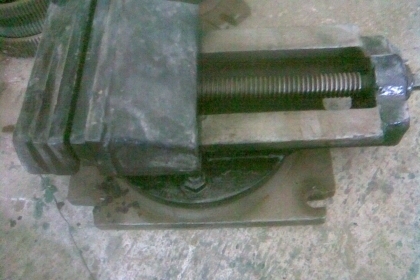 ปากกามิลลิ่งปรับองศาได้งานนอก ขนาด 9.5 นิ้วปากสวยๆครับงานนอกครับปรับองศาได้ครับขนาด  9.5  นิ้ว ครับตัวใหญ่ น้ำหนัก  40-60  กิโลครับ ราคา 5700 ขนาด 5 นิ้ว 3500  บาท สภาพพร้อมใช้งานครับราคานี้สุดคุ้มใช้ยาวครับรุ่นนี้