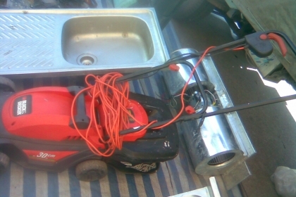 เครื่องตัดหญ้าสภาพเดิมๆครับ สวยๆครับรุ่นนี้สตาสติดง่ายเครื่องดีครับราคานี้คุ้มครับ เหมือนใหม่ครับรุ่นนี้