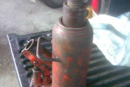 แม่แรง 15 ตัน ญี่ปุ่นขนาด 15  ตันครับ  สภาพพร้อมใช้งานครับเป็นของญี่ปุ่นครับราคานี้คุ้มครับใช้ยาวครับรุ่นนี้