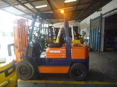 ขายFORKLIFT  ยี่ห้อ TOYOTA 5FD30(2.8 ตัน) เครื่องยนต์ดีเซล เกียร์ออโต้  (คุณภู 083-1893439)