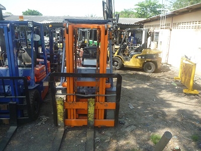 ขายFORKLIFT  ยี่ห้อ TOYOTA 5FD30(2.8 ตัน) เครื่องยนต์ดีเซล เกียร์ออโต้  (คุณภู 083-1893439)