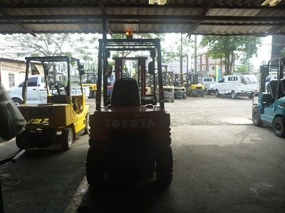 ขายFORKLIFT  ยี่ห้อ TOYOTA 5FD30(2.8 ตัน) เครื่องยนต์ดีเซล เกียร์ออโต้  (คุณภู 083-1893439)