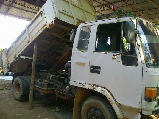 ISUZU ROCKY 175 HP 6BG1 หกล้อดั๊มพ์ ช่วงล่างใหญ่ยาง 8.25 ขอบ 16 เครื่องแห้งดีไม่มีเยิ้ม ภายในเก๋งอุปกรณ์ครบ แอร์ พวงมาลัยเพาเวอร์ เบรคทริ๊ปฟี้ กระบะดั๊มพ์เหล็ก 6 ตันยาว 3.60 เมตร เอกสารทะเบียนภาษีครบพร้อมโอน ราคาต่อรองได้ครับ