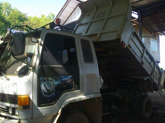 ISUZU ROCKY 175 HP 6BG1 หกล้อดั๊มพ์ ช่วงล่างใหญ่ยาง 8.25 ขอบ 16 เครื่องแห้งดีไม่มีเยิ้ม ภายในเก๋งอุปกรณ์ครบ แอร์ พวงมาลัยเพาเวอร์ เบรคทริ๊ปฟี้ กระบะดั๊มพ์เหล็ก 6 ตันยาว 3.60 เมตร เอกสารทะเบียนภาษีครบพร้อมโอน ราคาต่อรองได้ครับ