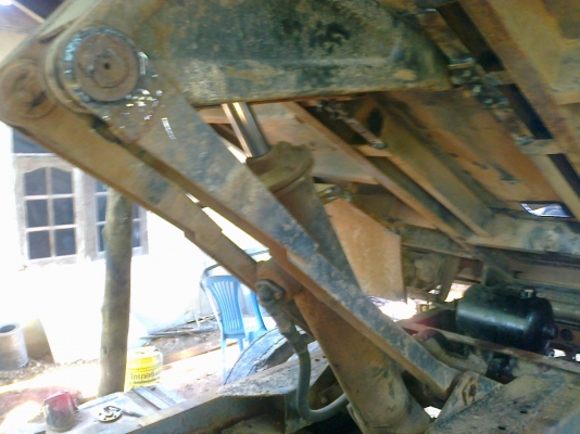 ISUZU ROCKY 175 HP 6BG1 หกล้อดั๊มพ์ ช่วงล่างใหญ่ยาง 8.25 ขอบ 16 เครื่องแห้งดีไม่มีเยิ้ม ภายในเก๋งอุปกรณ์ครบ แอร์ พวงมาลัยเพาเวอร์ เบรคทริ๊ปฟี้ กระบะดั๊มพ์เหล็ก 6 ตันยาว 3.60 เมตร เอกสารทะเบียนภาษีครบพร้อมโอน ราคาต่อรองได้ครับ