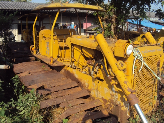 รถขายรถเทรคเตอร์ CAT D4,D5 คันละ 200,000 มีหลายคัน สนใจโทร 081-6432106 สมพจน์