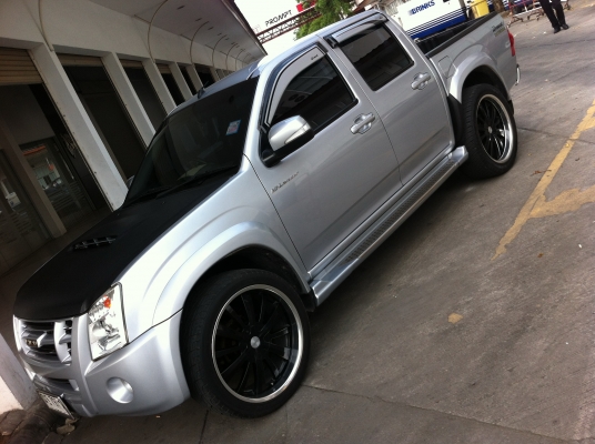 ขายดาวน์ Isuzu Hilander Goldseries 3.0 VGS 4 ประตู เกียร์ธรรมดา พร้อมของแต่งทั้งชุด รายละเอียดเพิ่มเติม อ่านต่อด้านในครับ