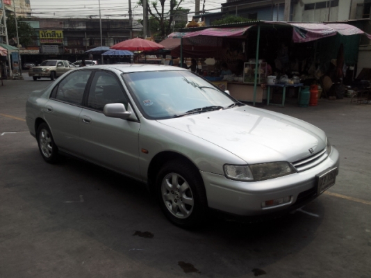 Accord ้ท้ายก้อนเดียว Lxi ติด LPG