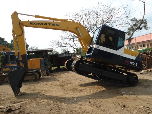 ขายรถแมคโครPC120-5 ไฟฟ้าครบ เอกสารอินวอย สภาพพร้อมใช้ สนใจติดต่อ บอย 085-156-2314